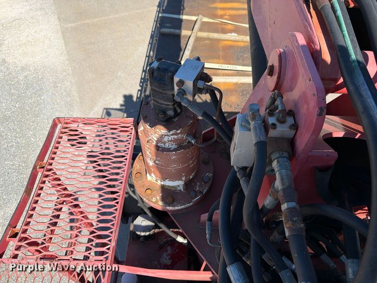 image for item FU6001 2006 International 7600 crane truck