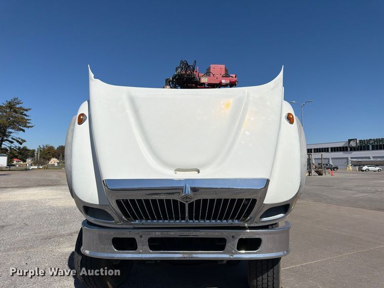 image for item FU6001 2006 International 7600 crane truck