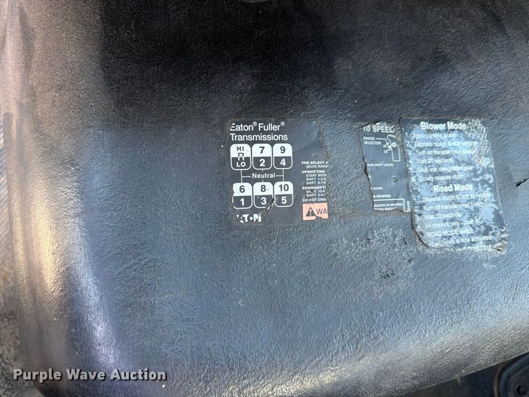 image for item FU6001 2006 International 7600 crane truck