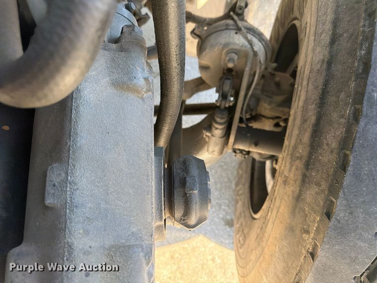 image for item FU6001 2006 International 7600 crane truck