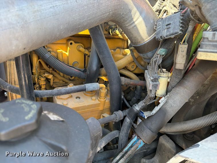 image for item FU6001 2006 International 7600 crane truck