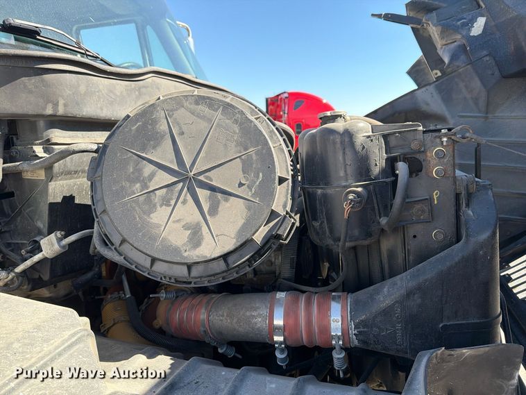 image for item FU6001 2006 International 7600 crane truck