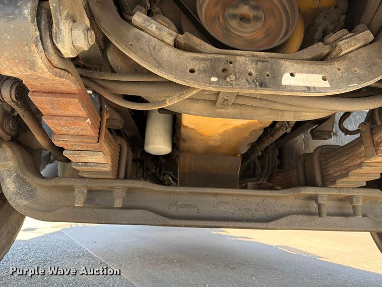 image for item FU6001 2006 International 7600 crane truck