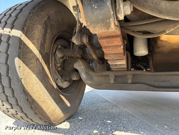 image for item FU6001 2006 International 7600 crane truck