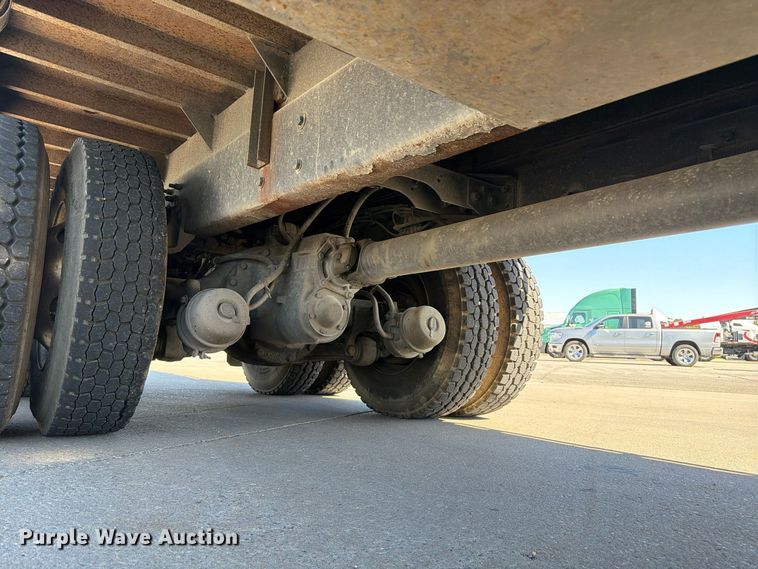 image for item FU6001 2006 International 7600 crane truck