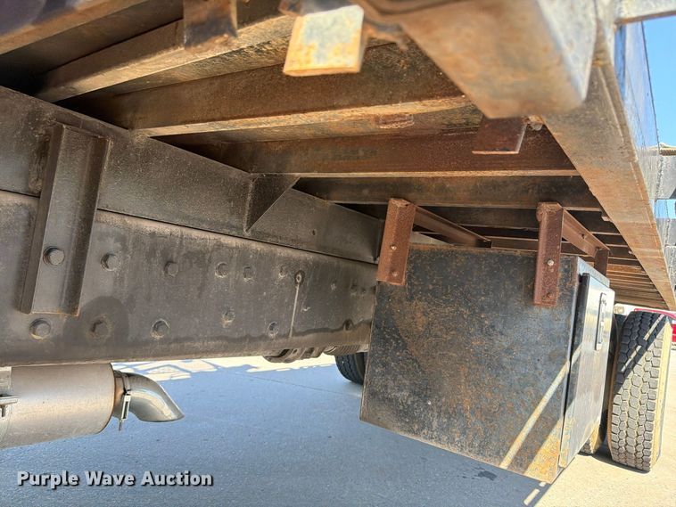 image for item FU6001 2006 International 7600 crane truck