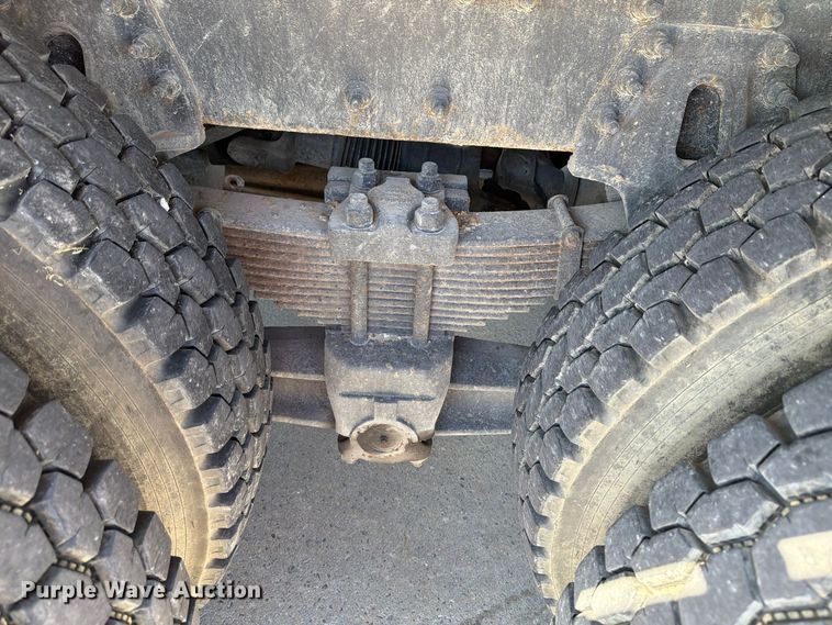 image for item FU6001 2006 International 7600 crane truck
