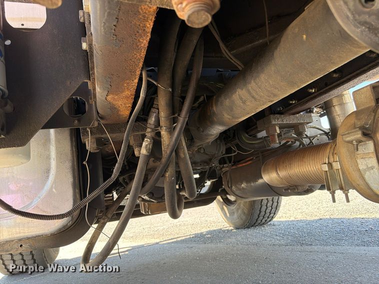 image for item FU6001 2006 International 7600 crane truck