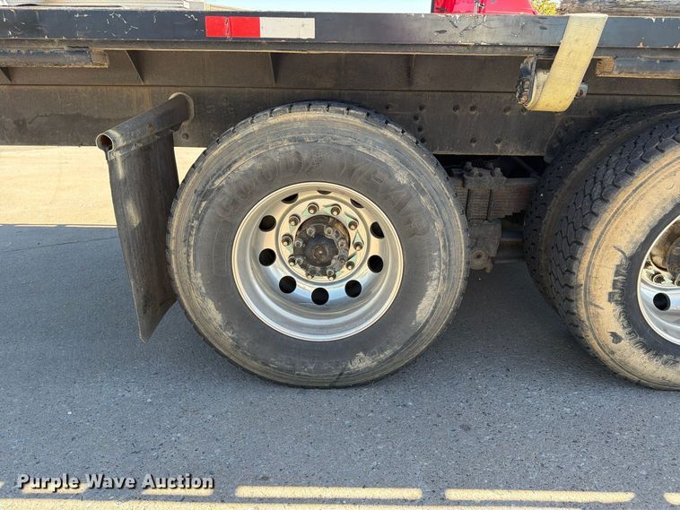 image for item FU6001 2006 International 7600 crane truck