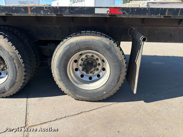 image for item FU6001 2006 International 7600 crane truck