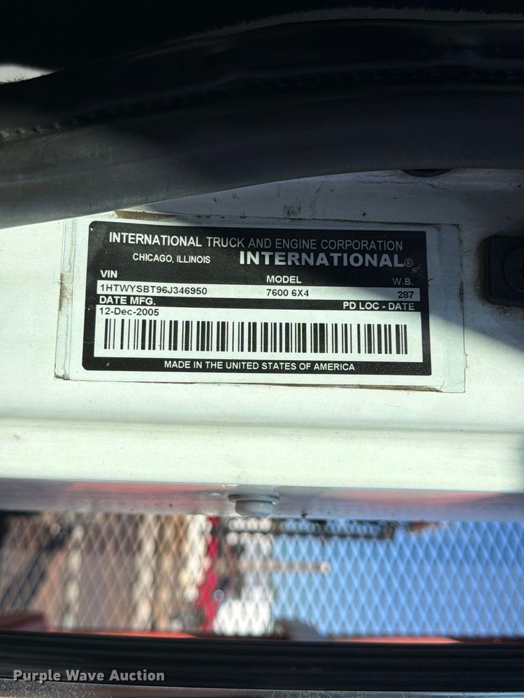 image for item FU6001 2006 International 7600 crane truck
