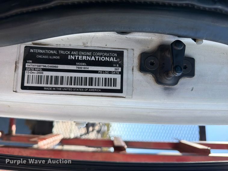 image for item FU6001 2006 International 7600 crane truck