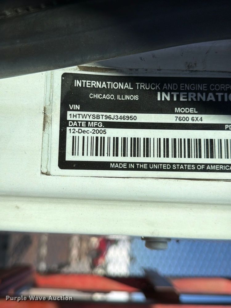 image for item FU6001 2006 International 7600 crane truck