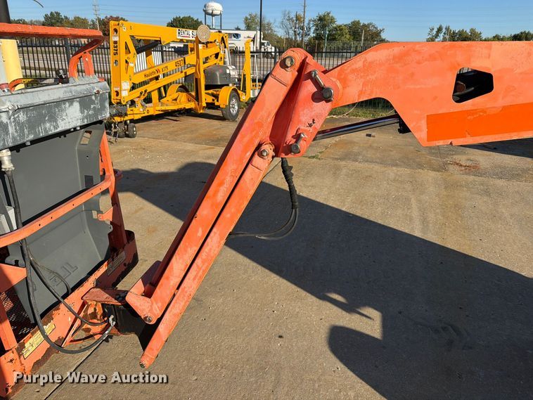 image for item FU8500 2005 JLG E300AJ boom lift