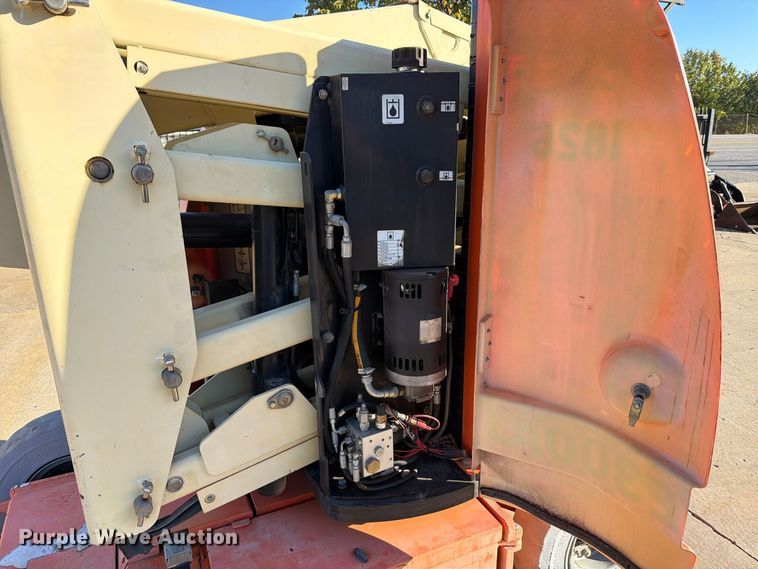 image for item FU8500 2005 JLG E300AJ boom lift