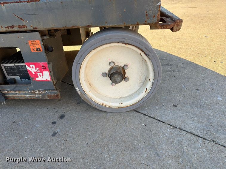 image for item FU8501 2007 Skyjack SJ4632 scissor lift