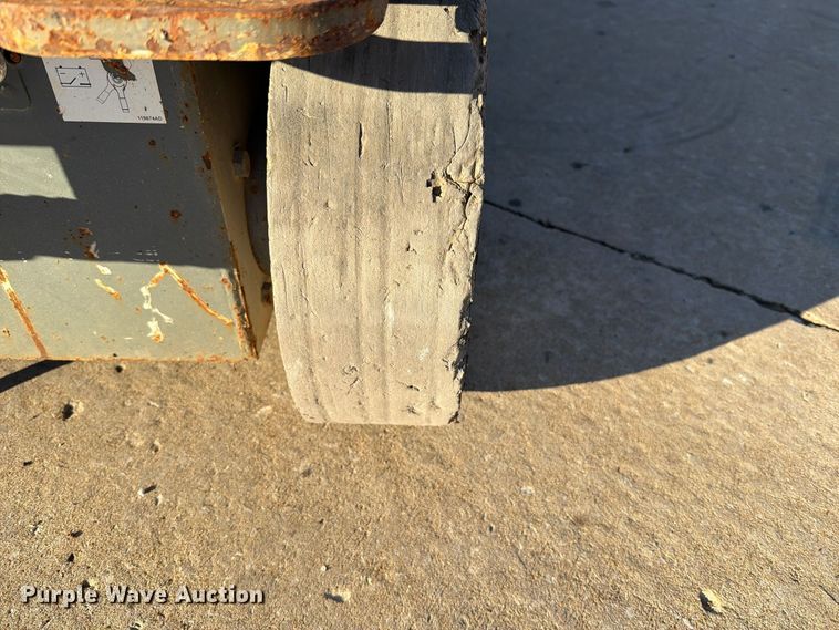 image for item FU8501 2007 Skyjack SJ4632 scissor lift