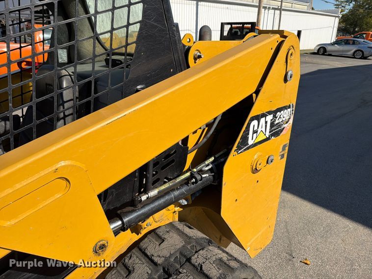 image for item FU8506 2018 Caterpillar 239D tracked skid steer loader