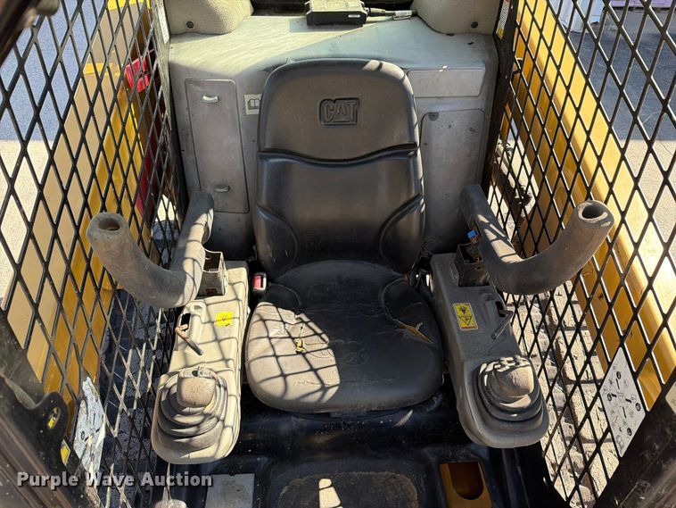 image for item FU8506 2018 Caterpillar 239D tracked skid steer loader