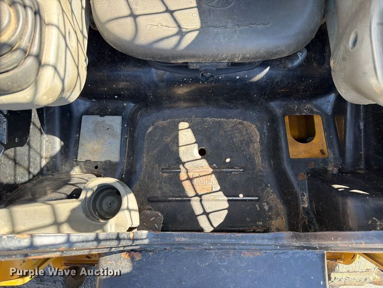 image for item FU8506 2018 Caterpillar 239D tracked skid steer loader