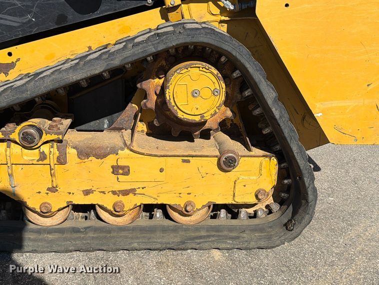 image for item FU8506 2018 Caterpillar 239D tracked skid steer loader
