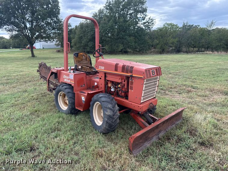 image for item FV2012 2004 Ditch Witch 3700DD trencher