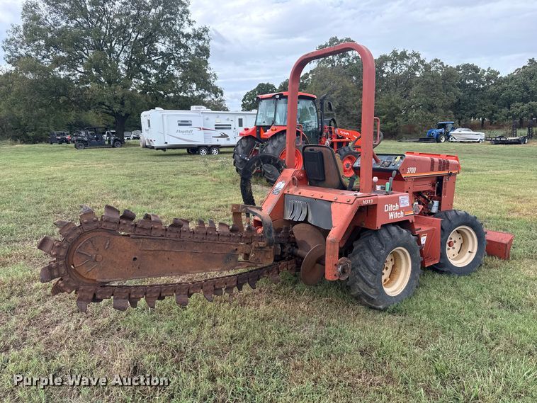 image for item FV2012 2004 Ditch Witch 3700DD trencher