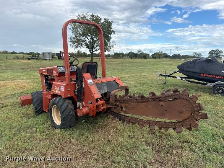 image for item FV2012 2004 Ditch Witch 3700DD trencher