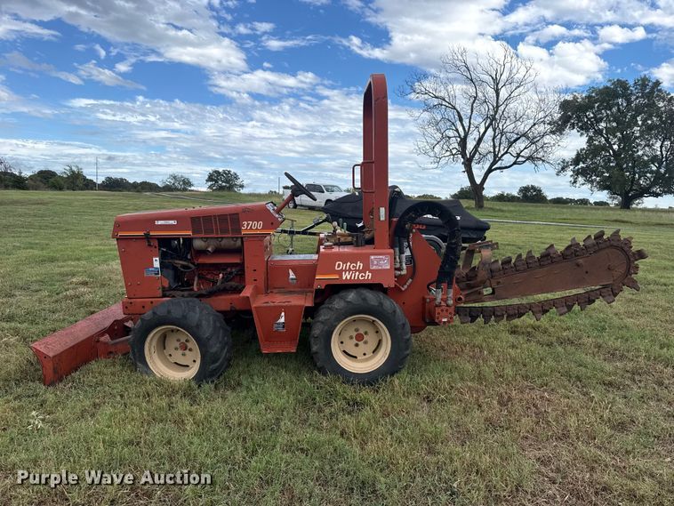 image for item FV2012 2004 Ditch Witch 3700DD trencher