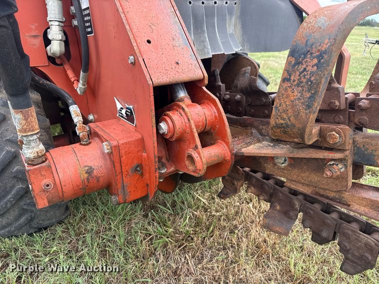 image for item FV2012 2004 Ditch Witch 3700DD trencher