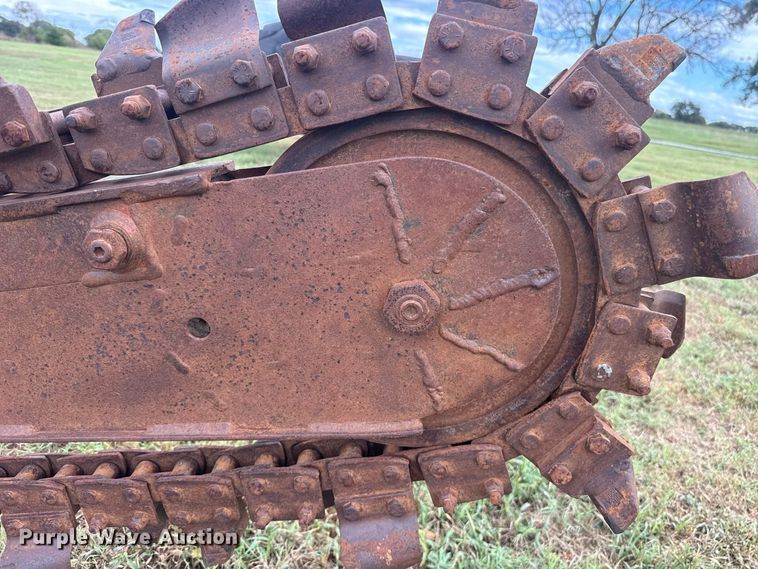 image for item FV2012 2004 Ditch Witch 3700DD trencher