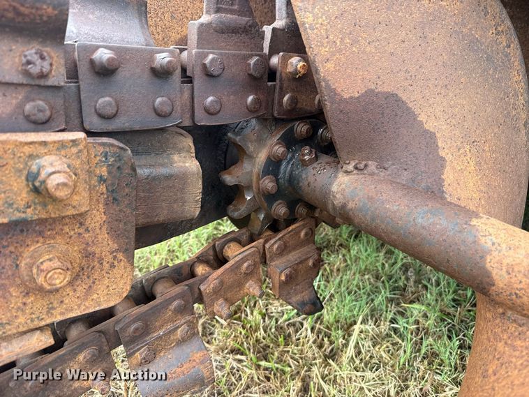 image for item FV2012 2004 Ditch Witch 3700DD trencher