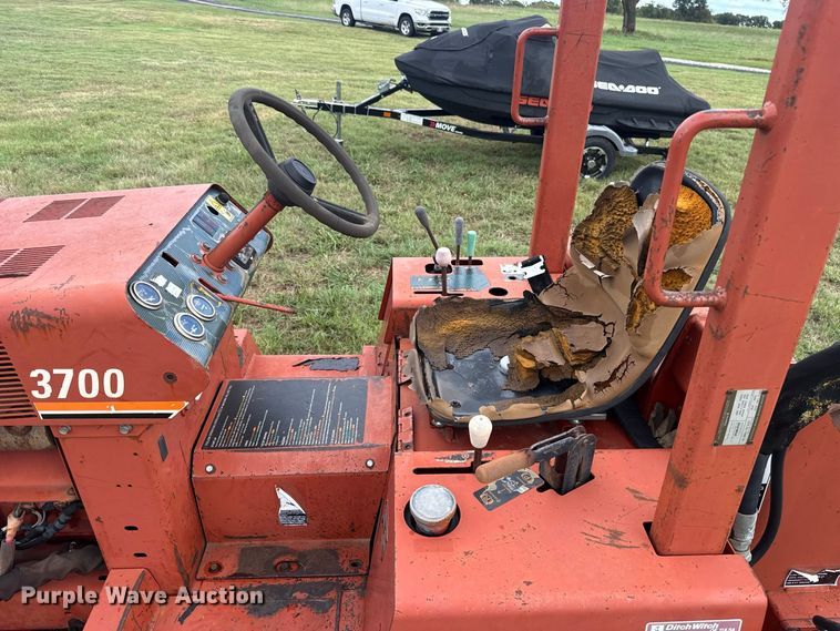image for item FV2012 2004 Ditch Witch 3700DD trencher