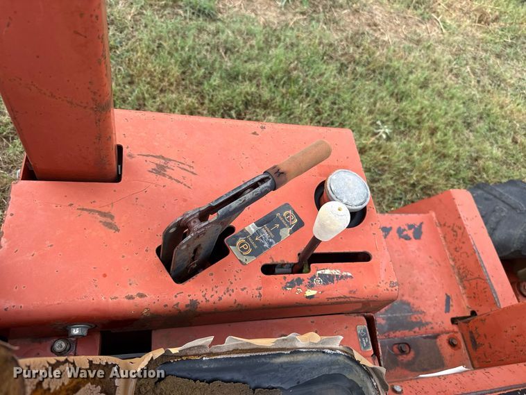 image for item FV2012 2004 Ditch Witch 3700DD trencher