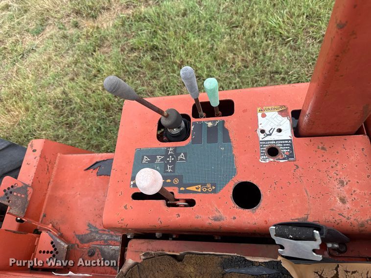 image for item FV2012 2004 Ditch Witch 3700DD trencher