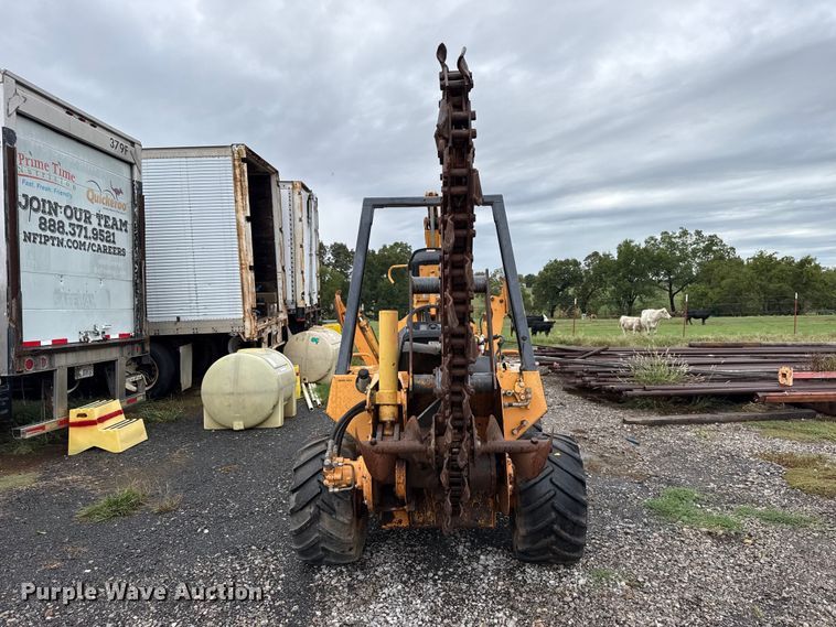 image for item FV2028 1999 Case 560 trencher