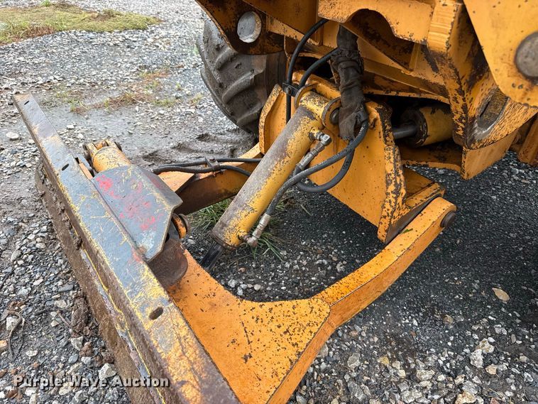image for item FV2028 1999 Case 560 trencher