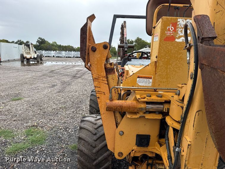 image for item FV2028 1999 Case 560 trencher