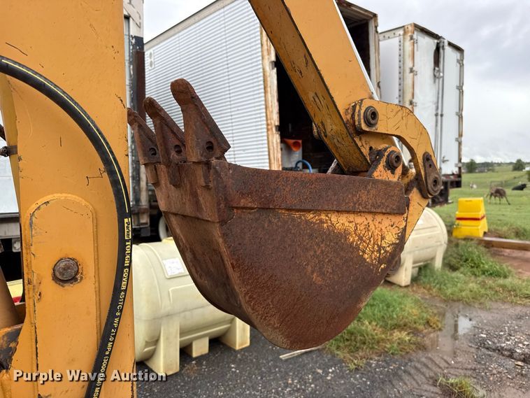 image for item FV2028 1999 Case 560 trencher