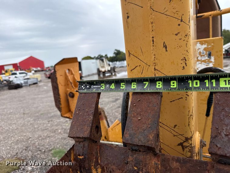 image for item FV2028 1999 Case 560 trencher