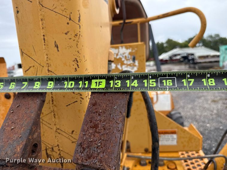 image for item FV2028 1999 Case 560 trencher