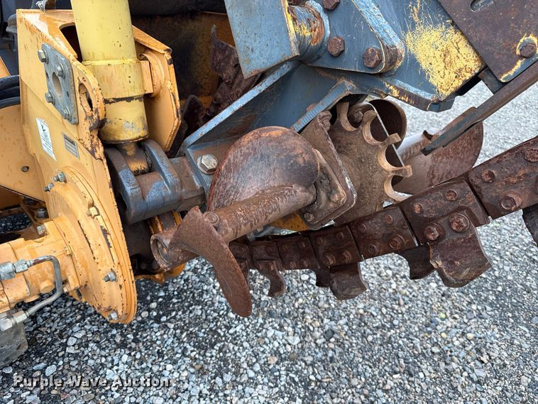image for item FV2028 1999 Case 560 trencher