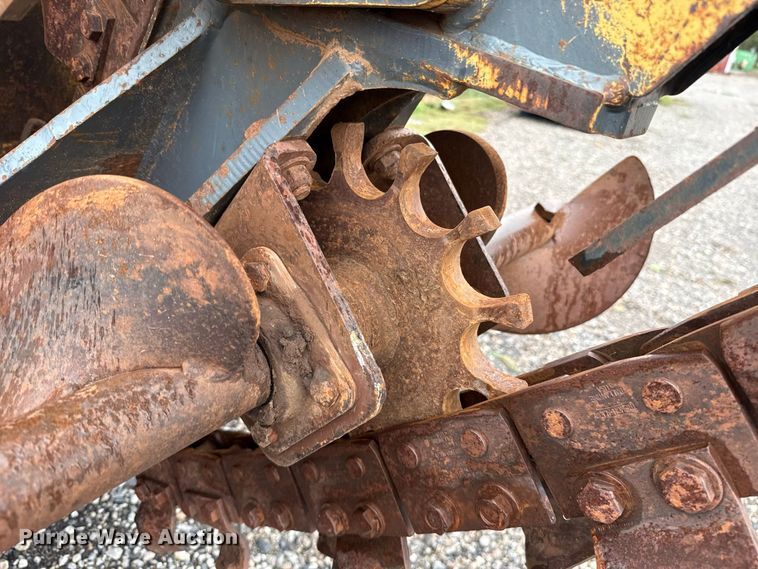 image for item FV2028 1999 Case 560 trencher