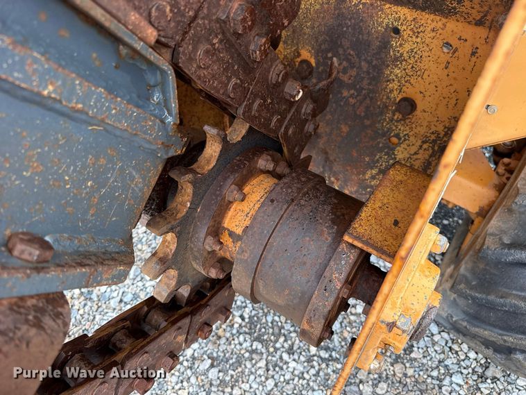 image for item FV2028 1999 Case 560 trencher