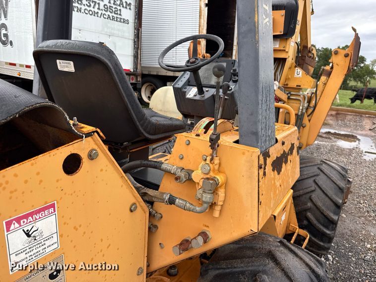 image for item FV2028 1999 Case 560 trencher