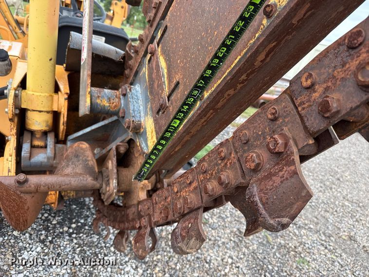 image for item FV2028 1999 Case 560 trencher
