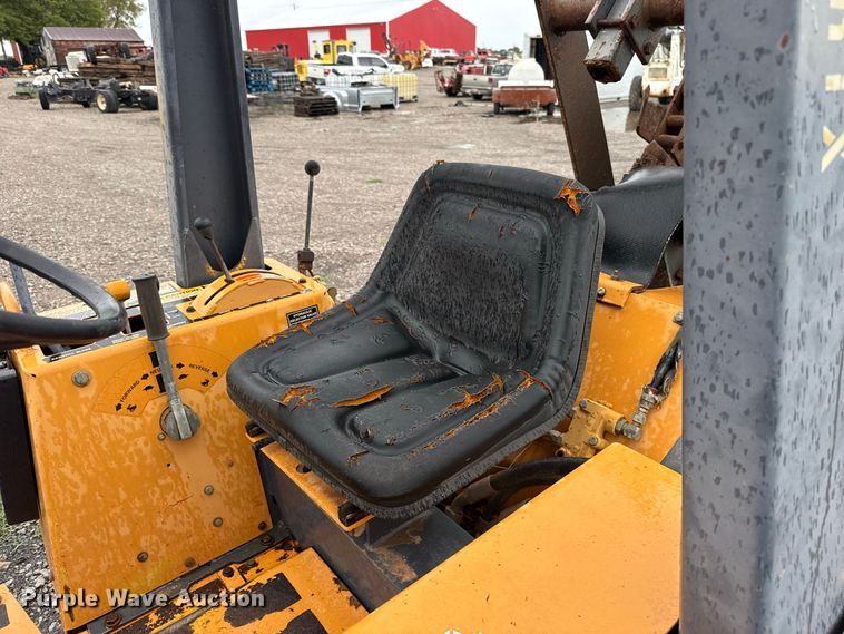 image for item FV2028 1999 Case 560 trencher