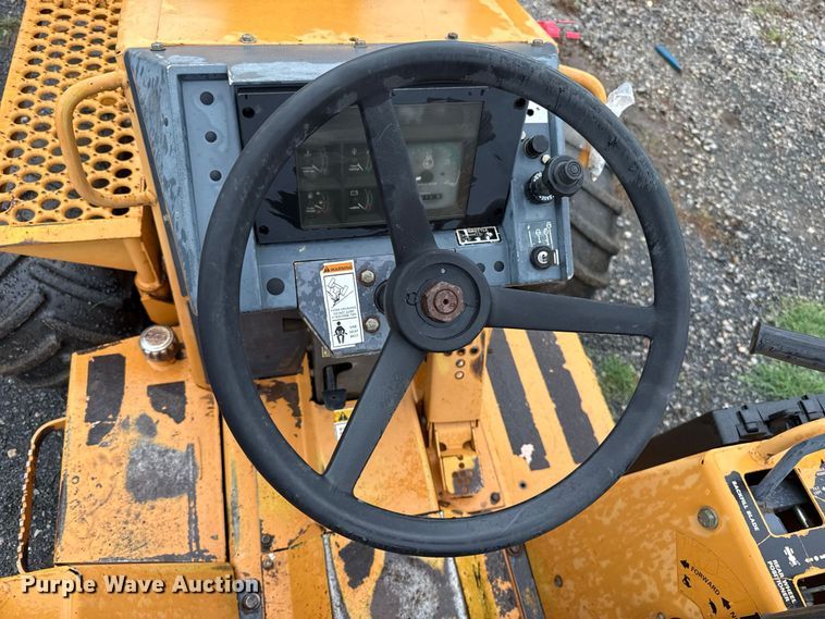 image for item FV2028 1999 Case 560 trencher