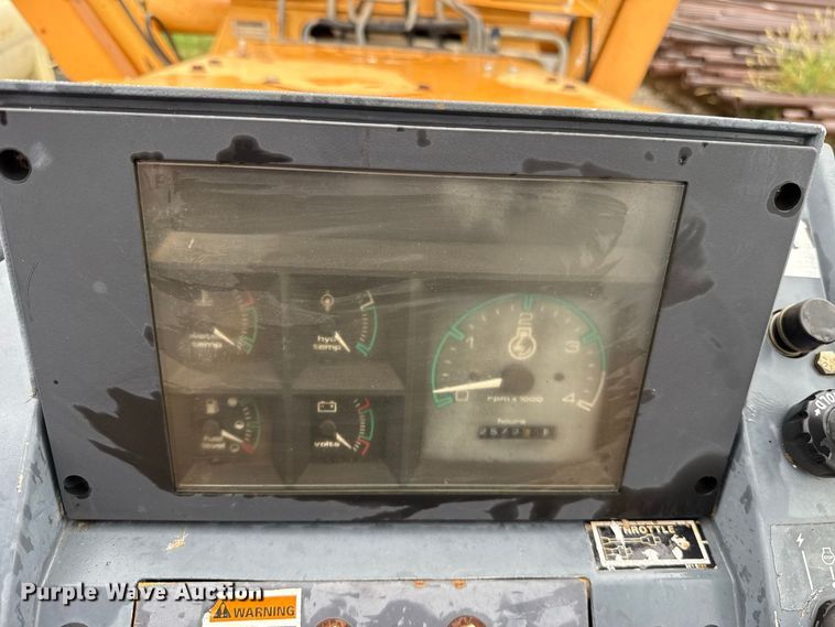 image for item FV2028 1999 Case 560 trencher