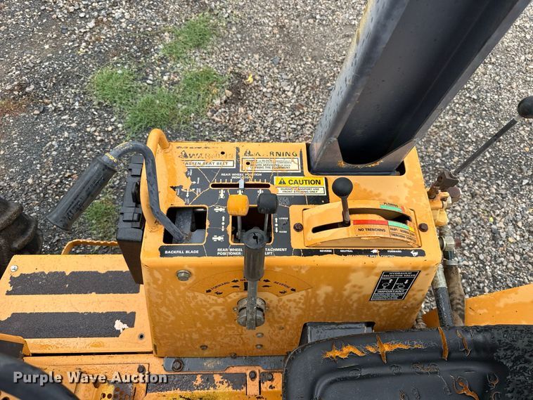 image for item FV2028 1999 Case 560 trencher
